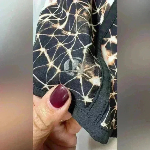 Lululemon Tracker Short ||I 4-way Stretch Star Crushed Multi - Picture 3 of 4